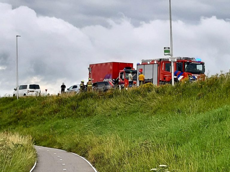 Automobilist in Moordrecht vast in berm dijk en durft niet voor of achteruit