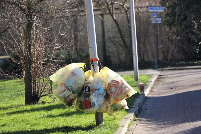 Bewoners laagbouwwoningen Waddinxveen krijgen een PMD-container
