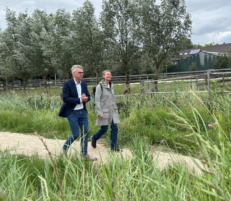 Gedeputeerde Anne Koning bezoekt natuur- en recreatiegebied de Vredenburghzone