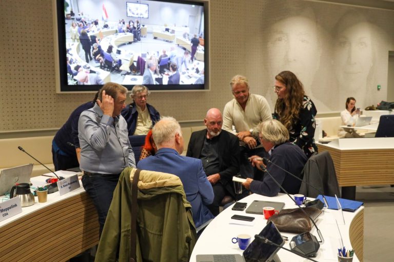 Gast van de raad verbaast zich over klucht in gemeenteraad