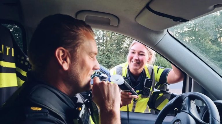 Collega agenten moeten ook blazen bij alcoholcontrole Nieuwerkerk