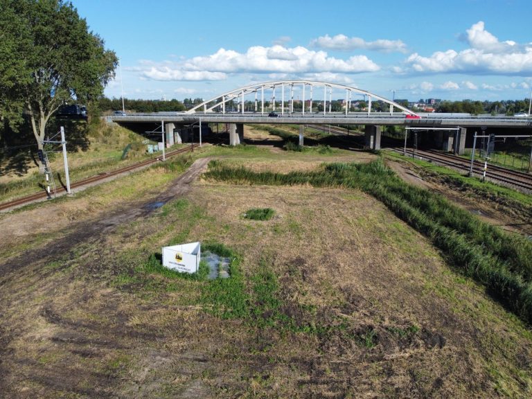 EOD: Makkelijke vliegtuigbommen in moeilijke omgeving in Moordrecht (video)