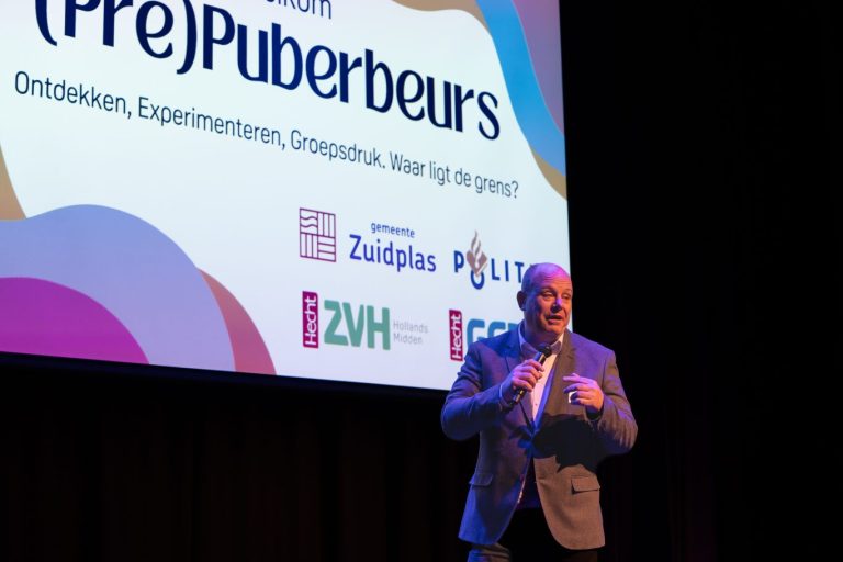 Wethouder Frans Klovert opent tweede editie van de (Pre)Puberbeurs: ‘Blijf in gesprek!’