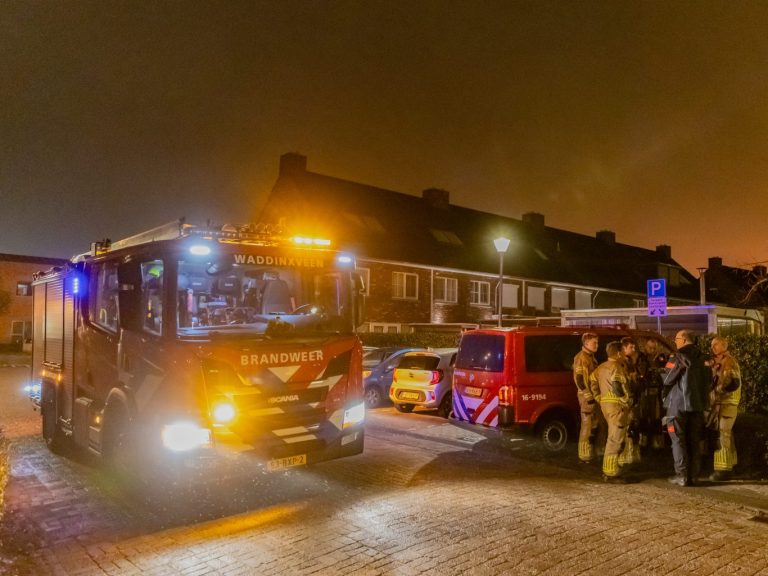 Ambulancepersoneel roept brandweer erbij met rook in woning Waddinxveen