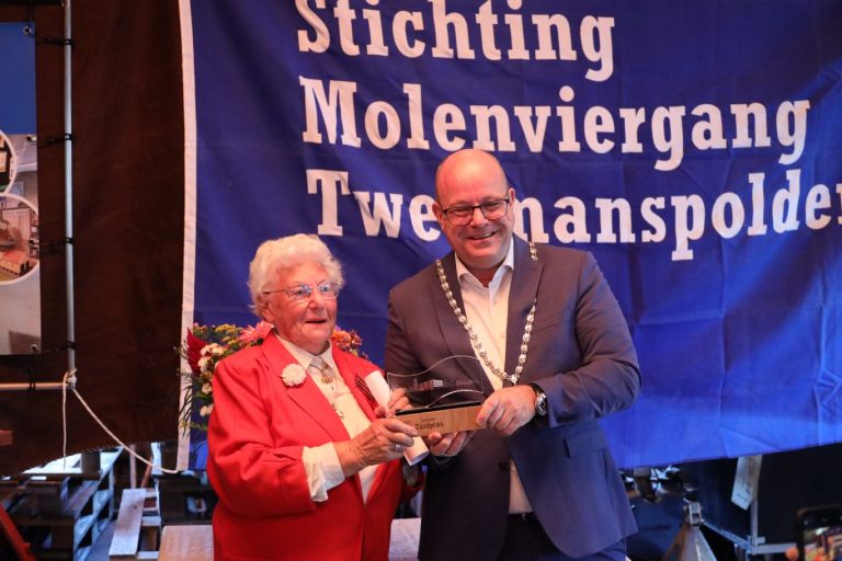 Golfslag voor Vrijwilligers Stichting Verzameling Ons Molenverleden (video)