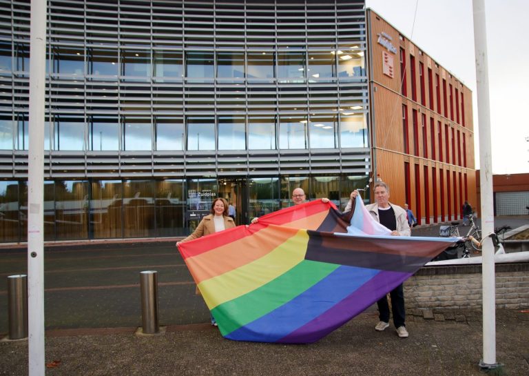 Zuidplas hijst Progress Pride-vlag