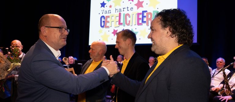 Pubquiz Zevenhuizen wint Cultuurprijs 2024 van gemeente Zuidplas