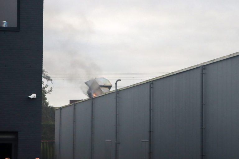 Grote brand door werkzaamheden  renovatie autoschadebedrijf Capelle (video)