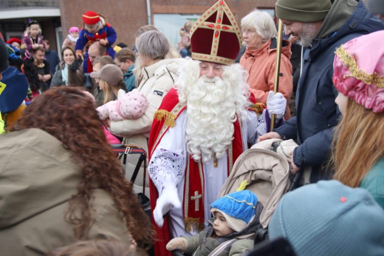 Sinterklaas heeft een drukke middag in Nieuwerkerk aan den IJssel