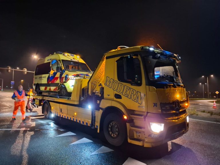 Aanrijding ambulance Moordrechtboog