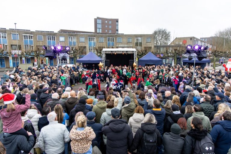 Gezellig rondje Kerstplein ondanks bar weer