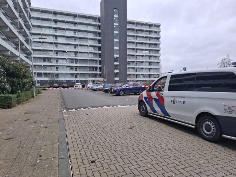 Verdacht pakketje aangetroffen Meidoorn Nieuwerkerk (video)