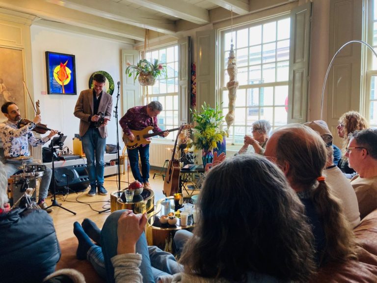 18 locaties in Zuidplas huiskamerfestival Gluren bij de Buren