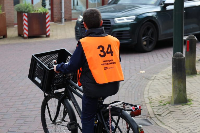 Praktisch verkeersexamen succes dankzij  vrijwilligers