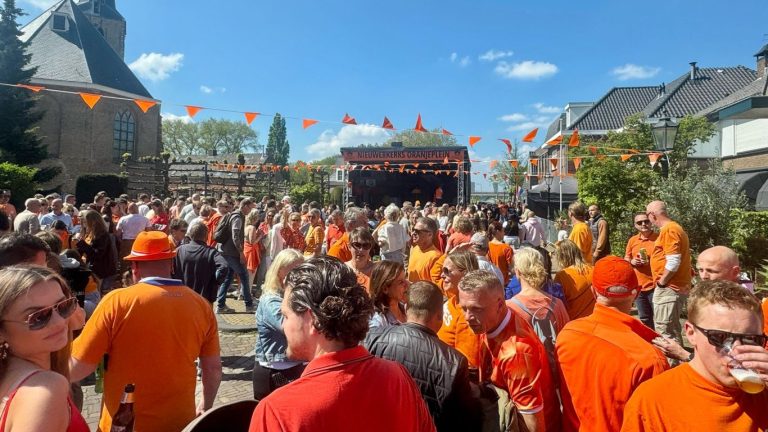 Drukte op Koningsdag Nieuwerkerk