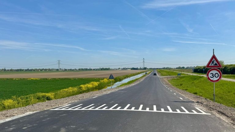 Bredere Van Oudheusdenweg weer open voor verkeer in Zevenhuizen