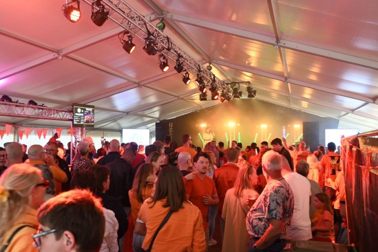 Terugblik Koningsdag Moordrecht : actief en gezellig (video)