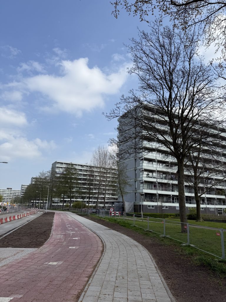 Eerste deel twee-richting fietspad Batavierlaan