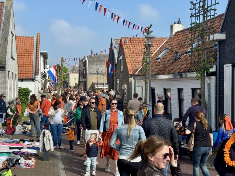 Zonnige Koningsdag in Zevenhuizen