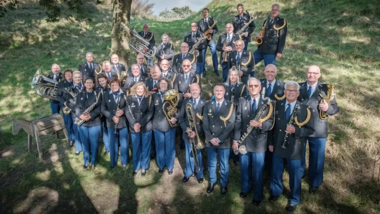 Hermandad speelt In the Mood voor vrijheid in Theater Swanla