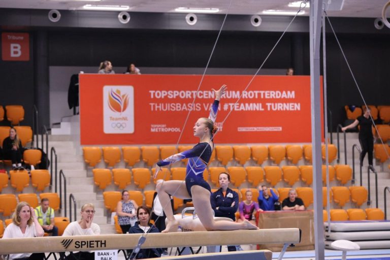 Sterke prestaties en districtstitels tijdens finales turnen Zuid-Holland