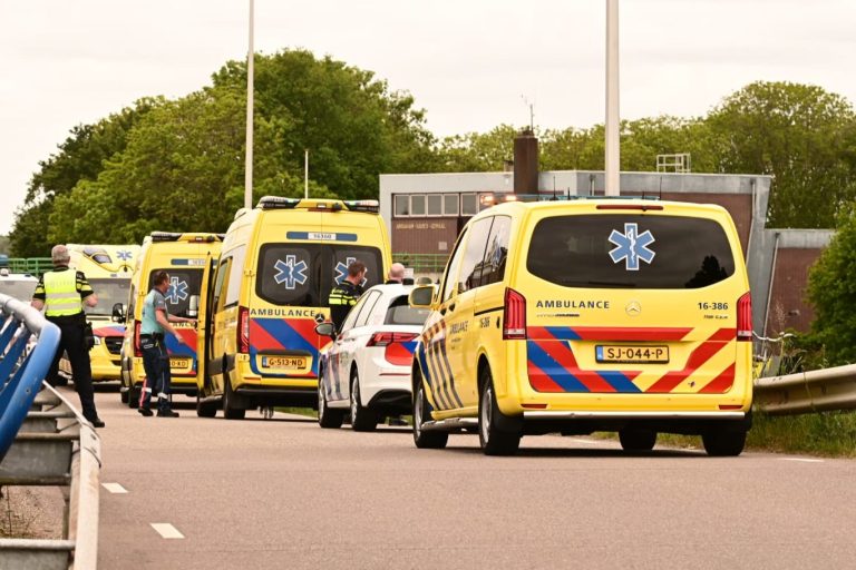 Wielrenner zwaar gewond na val fietspad langs dijk Moordrecht