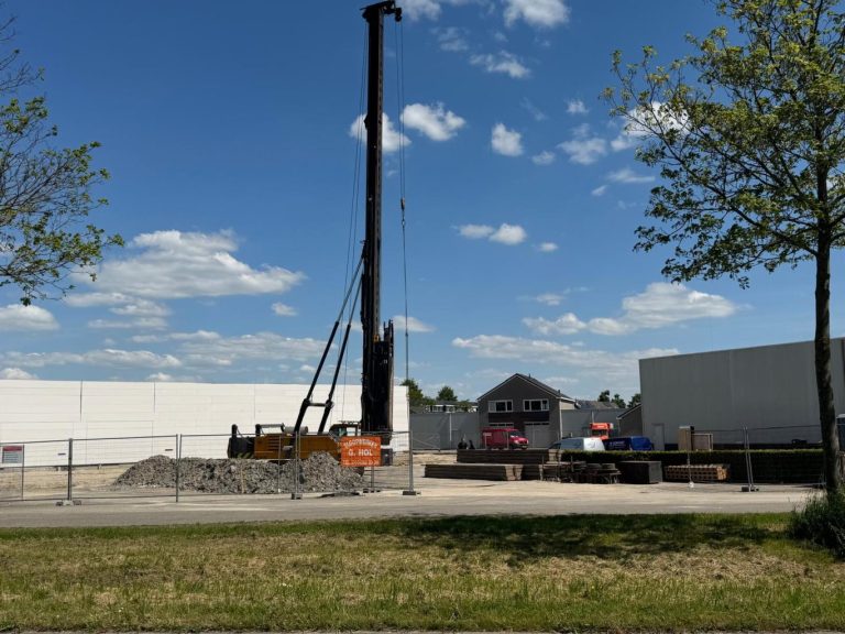 Eerste paal voor komst Albert Heijn in Zevenhuizen geslagen