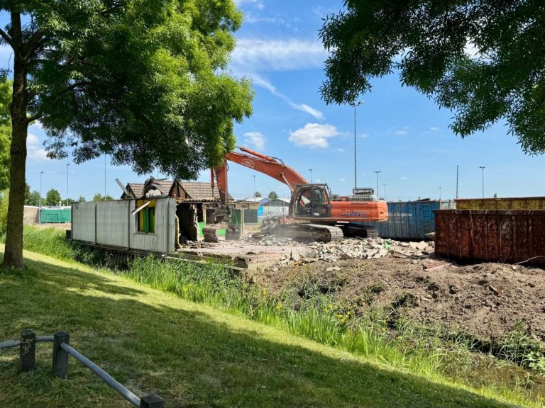 Sloop voormalige tenniskantine Zevenhuizen begonnen