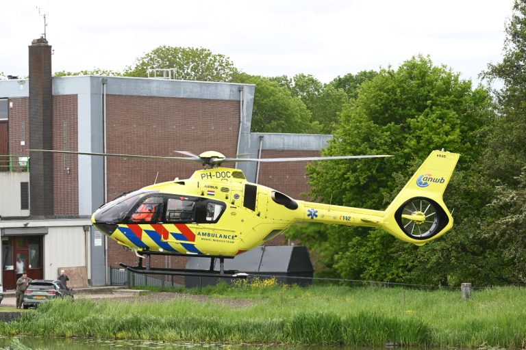 Traumahelicopter stijgt op bij gemaal Moordrecht