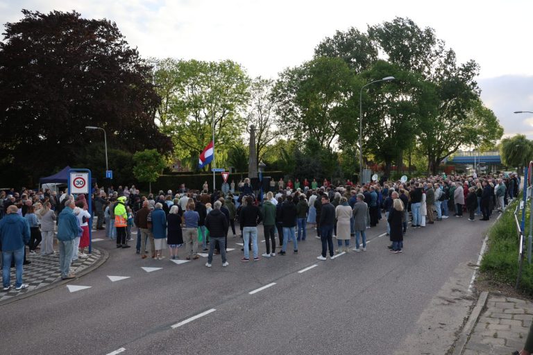 Dodenherdenking Nieuwerkerk : Burgemeester Wohlgemuth (Bückeburg) biedt excuus aan voor Nazi leed (video)