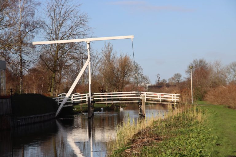Vaarweg tussen Hollandsche IJssel en Rotte afgesloten door slechte brug Zevenhuizen