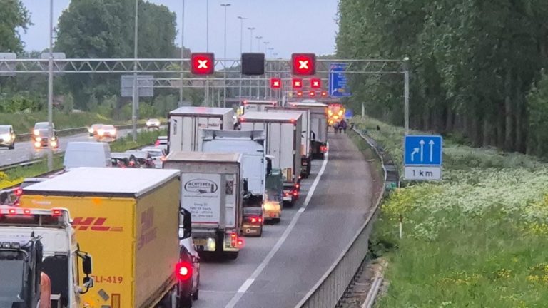 A20 bij Nieuwerkerk afgesloten – 6 gewonden door aanrijding met mogelijk gevaarlijk weggedrag