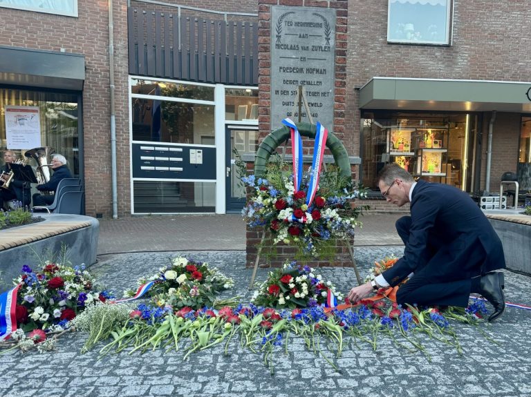 Drukke dodenherdenking Zevenhuizen op nieuwe plek