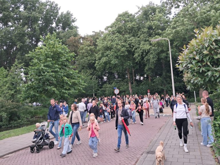 Ruim 1000 deelnemers bij avondvierdaagse Nieuwerkerk (video)