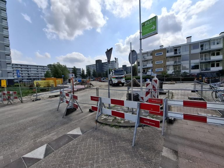 Kruispunt J.A. Beijerinckstraat met Batavierlaan (niet?) open tijdens bouwvakvakantie