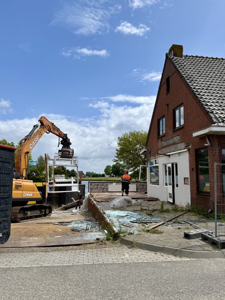 Sloop Café Rustwat: de uitbouw