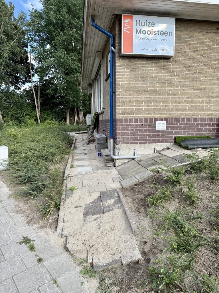 Mooisteen: Hek weg, pad uitgezet