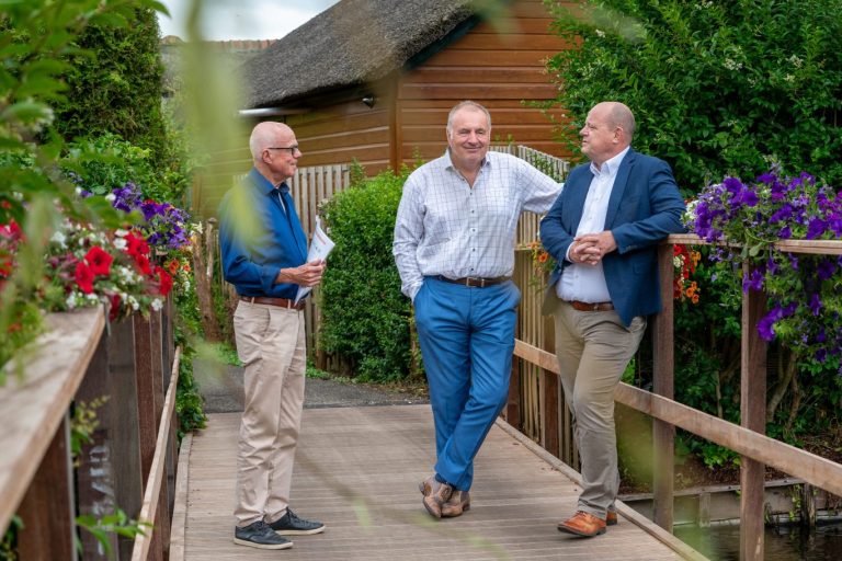 Recreatieparken De Poldertuin en ’t Vissertje bespreken toekomst ideeën metwethouder Frans Klovert