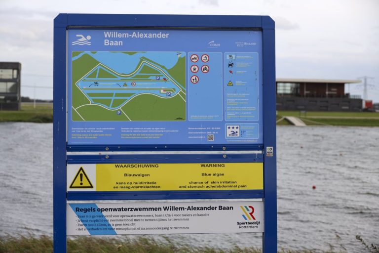 Blauwalg in de Willem-Alexanderbaan en de Rotte