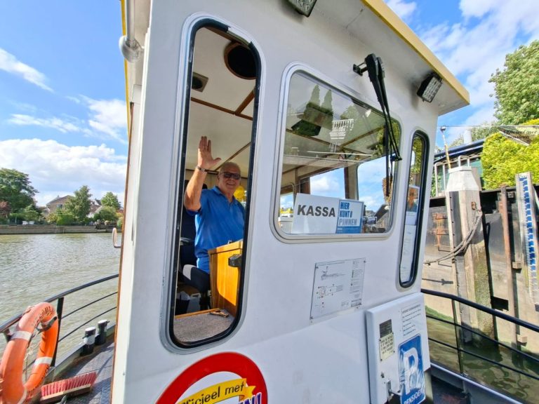 Veerman Henk van pont Moordrecht-Gouderak na 42 jaar met pensioen