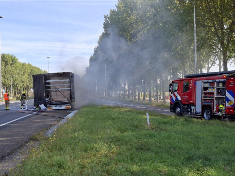 Veel file door brand vrachtwagen A20 bij Nieuwerkerk