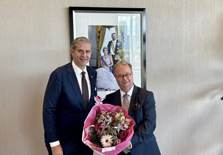 Burgemeester Weber beëdigd voor tweede periode