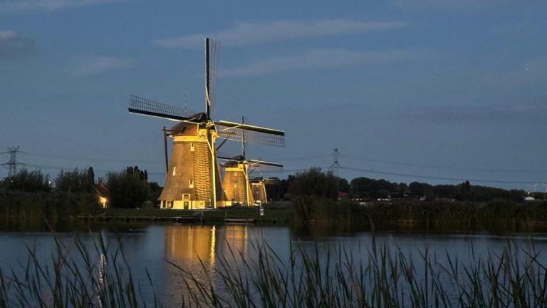 Molenviergang weer in het licht
