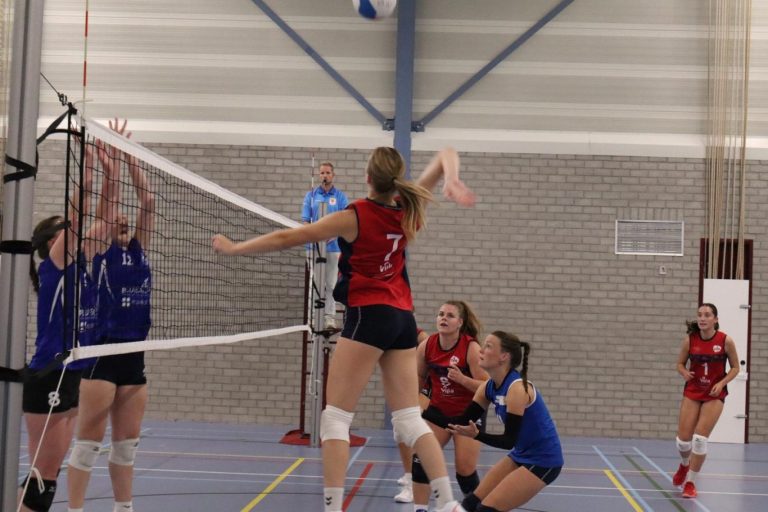 Dames Villa Dorrestein ZVH winnen eerste bekerwedstrijd.