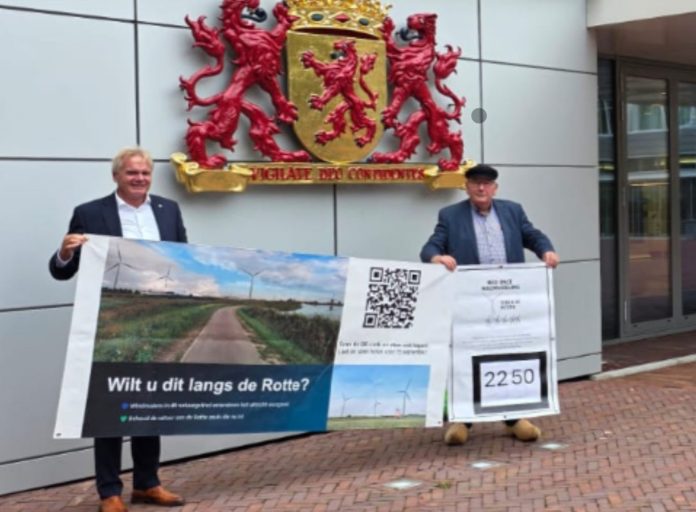 Protest windturbines bij molenviergang zevenhuizen