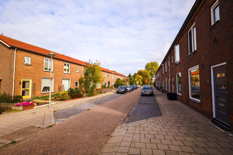 Stedelink overweegt sloop woningen Oranjebuurt Nieuwerkerk