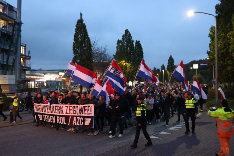 Rustige demonstratie tegen ROL/AZC in Nieuwerkerk