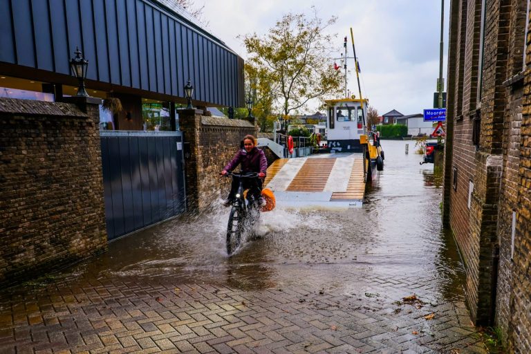 Veerstoep Moordrecht onder water (video)