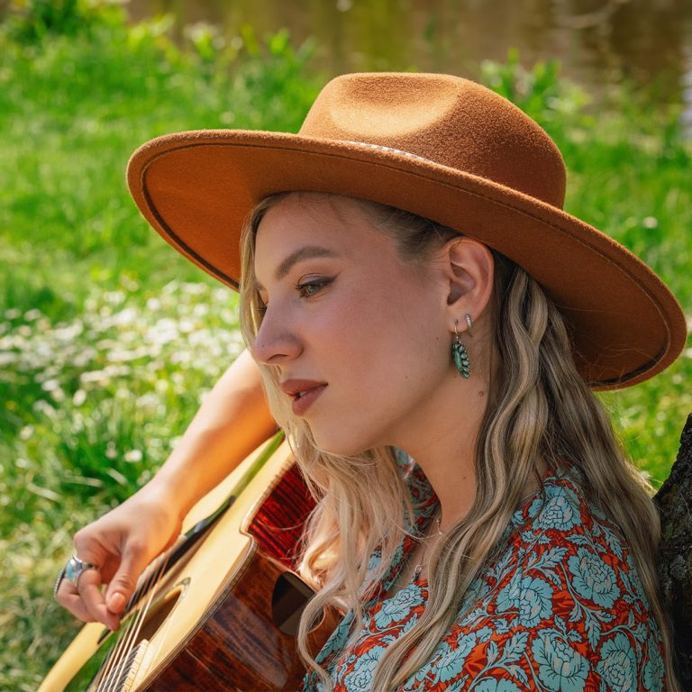 Voorstelling What would Dolly do? in de Kroon