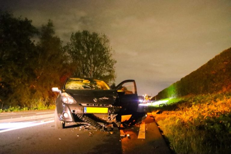 Kerende auto veroorzaakt flink ongeval op N219 Nieuwerkerk